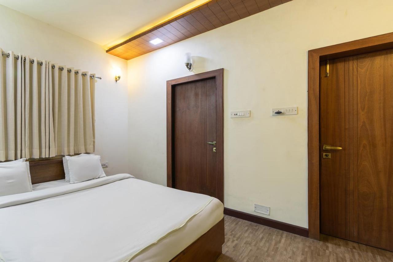 Capital O 47539Capital O Umbergaon Club Hotel Umargām Eksteriør billede
