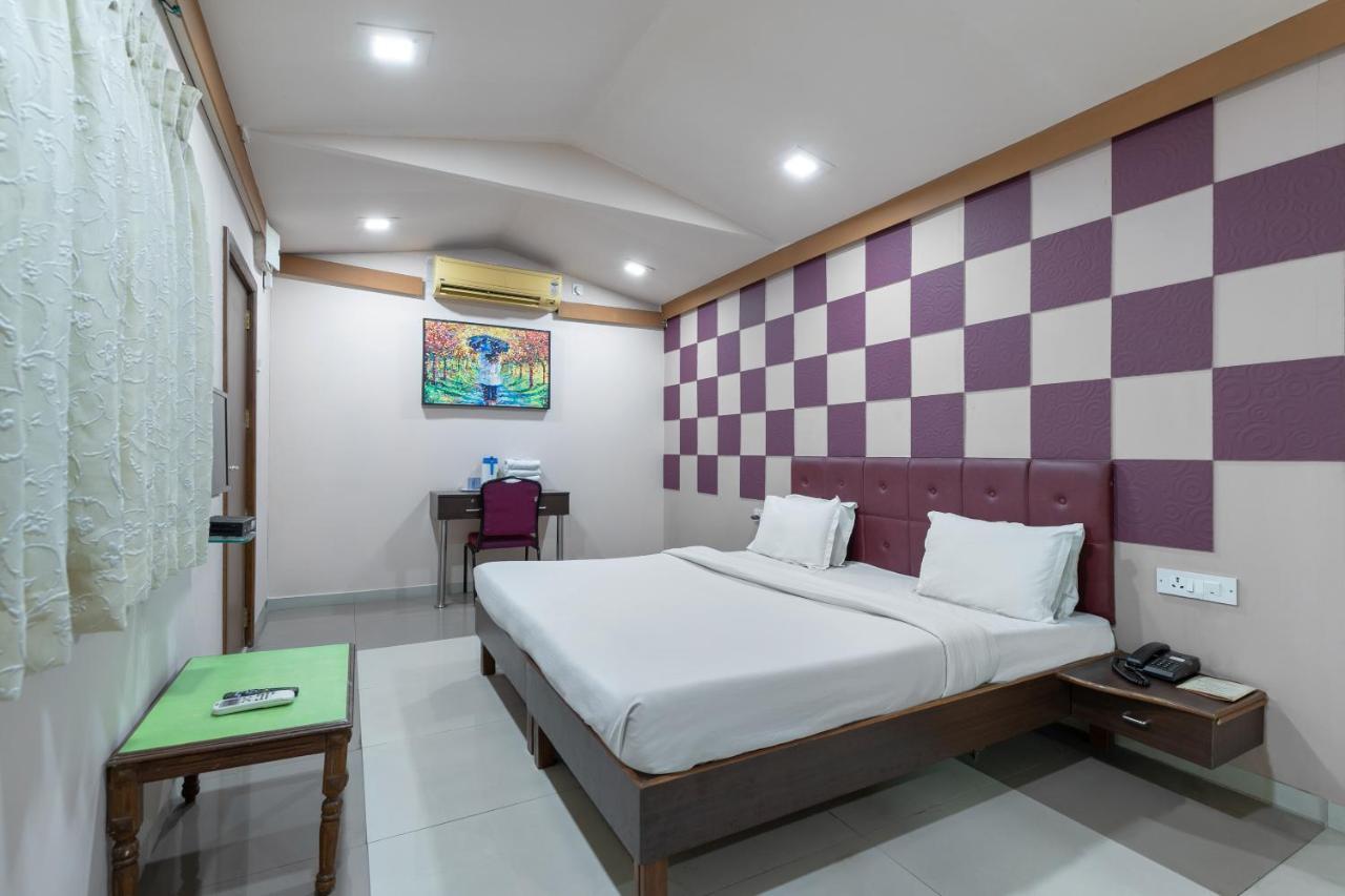Capital O 47539Capital O Umbergaon Club Hotel Umargām Eksteriør billede