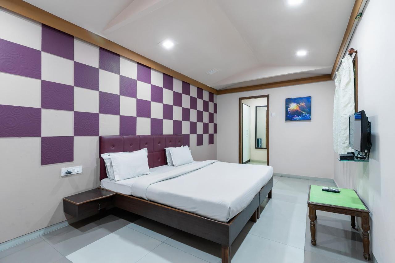 Capital O 47539Capital O Umbergaon Club Hotel Umargām Eksteriør billede