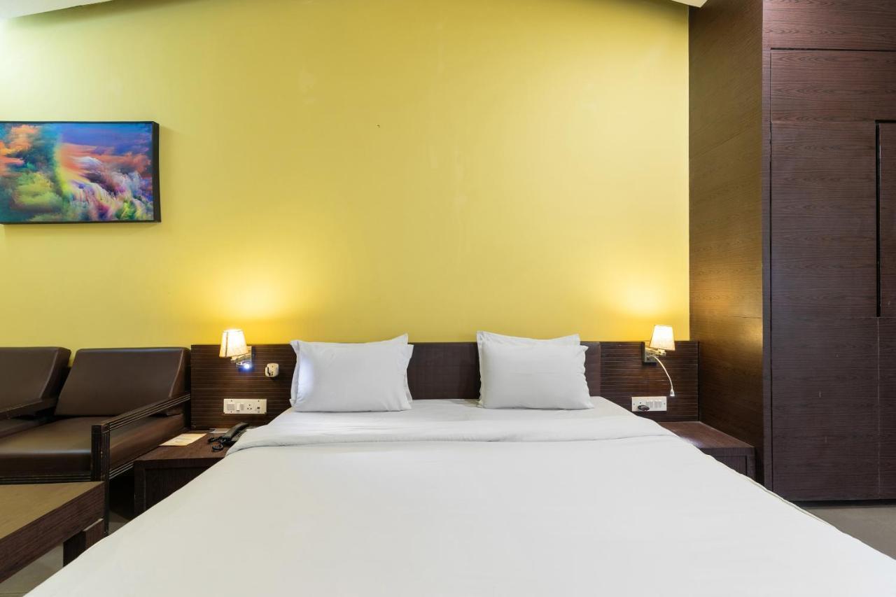 Capital O 47539Capital O Umbergaon Club Hotel Umargām Eksteriør billede